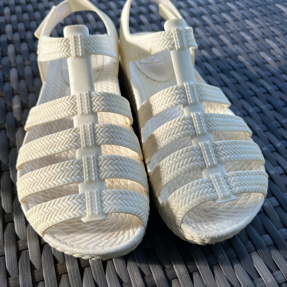 Reef Women's white Strappy Sandals - Picture 3 of 6